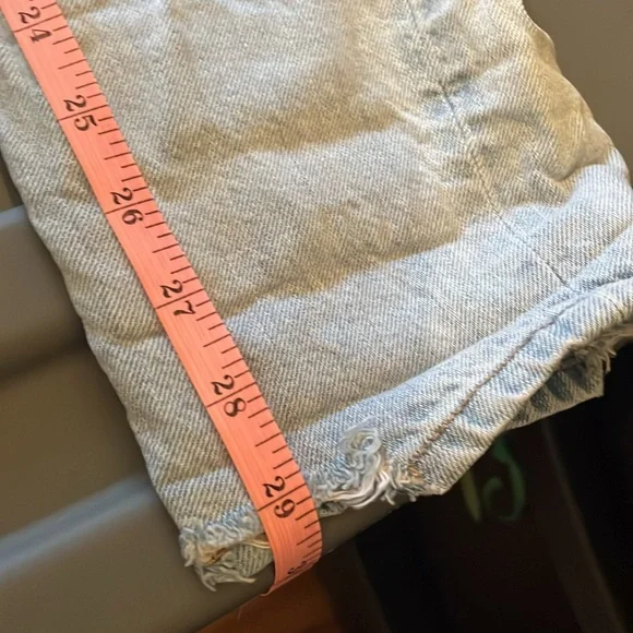 Distressed jeans - Picture 8 of 9